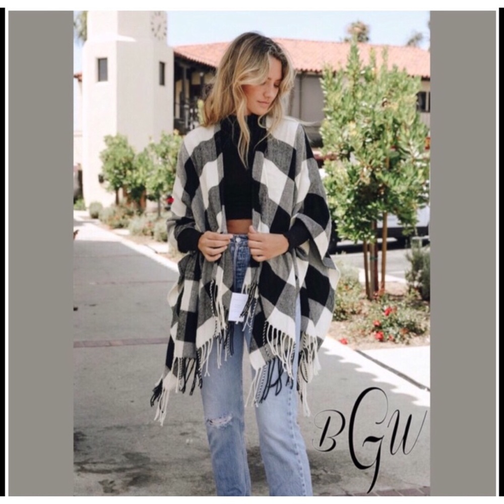 COPY - SALE ‼️BEST SELLING PONCHO BLACK/ WHITE
